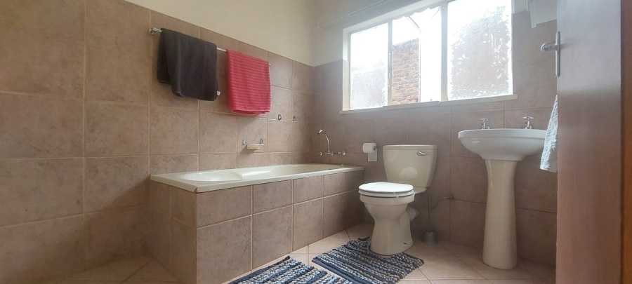 3 Bedroom Property for Sale in Protea Park North West